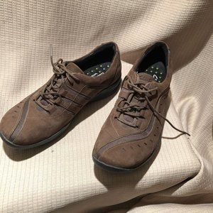 Clarks Women sneakers walking shoes Leather brown Nubuck, Medium 10